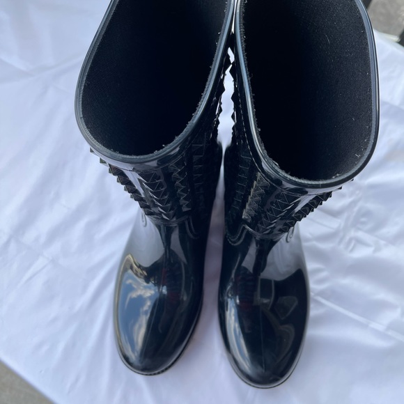 Valentino Black Valentino Garavani Tonal Rockstud Rain Boots in size 37 - Picture 5 of 8